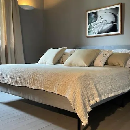 Lakeside Studio, Haus Mit Seezugang Nur Fuer Urlauber Hébergement de vacances